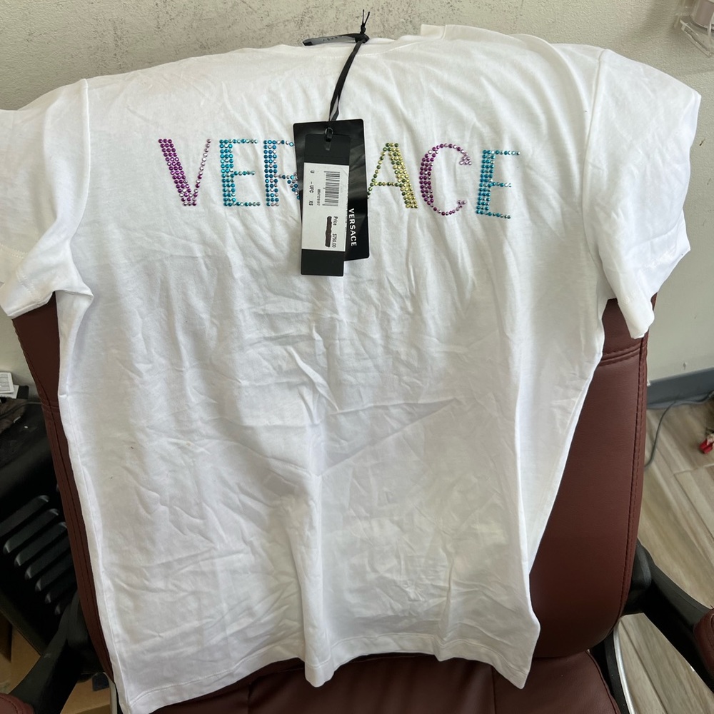 Versace - Picture 3 of 4